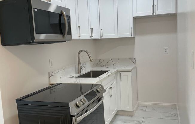 1 bed, 1 bath, 700 sqft, $1,895, Unit 27