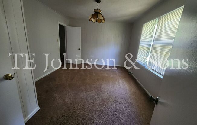 3 beds, 1.5 baths, $1,295