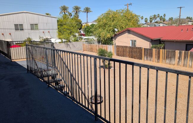 2 beds, 1 bath, $950, Unit 2118 W. BELMONT AVE, #203