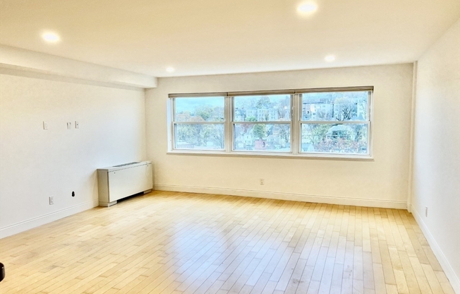 2 beds, 2 baths, 963 sqft, $3,950, Unit 1002