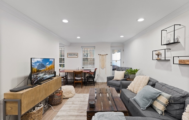 101 W SPRINGFIELD ST
