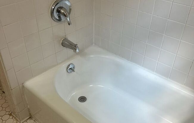 3 beds, 1.5 baths, $2,375, Unit 5806 Howe - 3