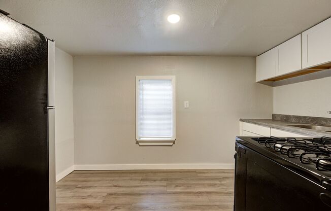 2 beds, 1 bath, $825, Unit Unit 3