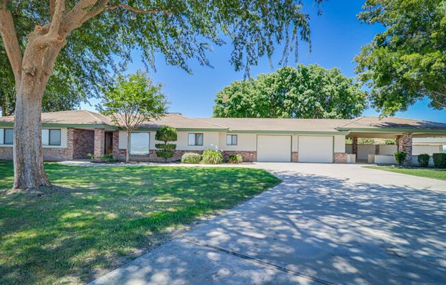 Ranch in NW Bakersfield w/Pool!