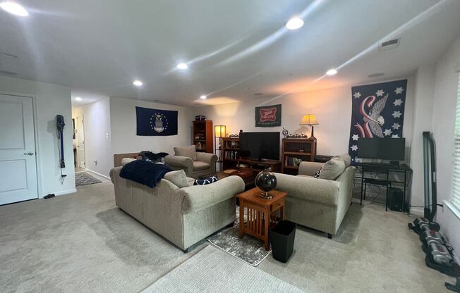 Charming 3 BR/2.5 BA Townhome in Hanover!