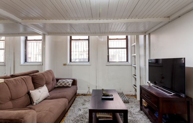 510 E 5 ST