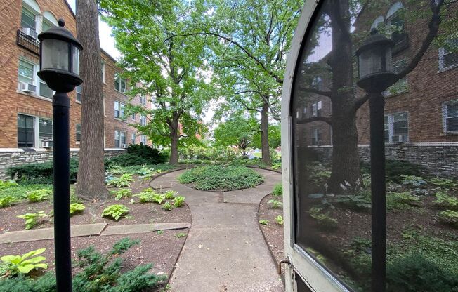 Studio, 1 bath, 400 sqft, $790, Unit 206