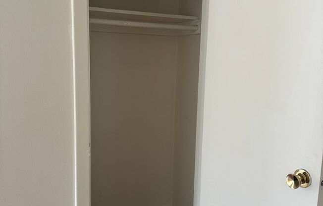 1 bed, 2 baths, 850 sqft, $1,500, Unit 300