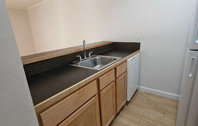 1 bed, 1 bath, 700 sqft, $1,054, Unit ELP2202-146