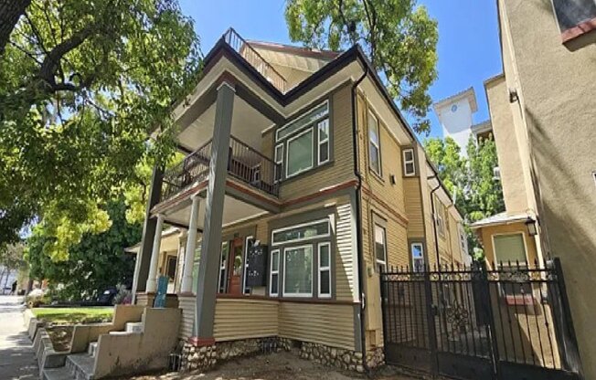 161 CHESTNUT ST