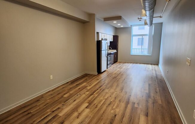 Studio, 1 bath, 431 sqft, $995, Unit Unit 303