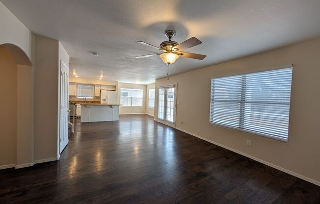 4 beds, 2.5 baths, $2,400