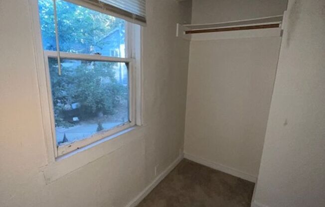 2 beds, 1 bath, $1,250