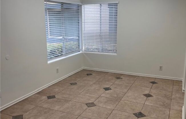Extra large 3bd/2ba 2 story townhome with patio/backyard - $1,000 Off First Month's Rent!