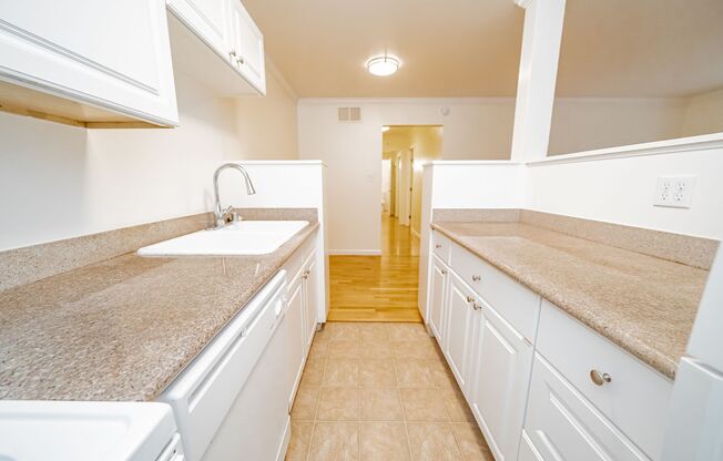 2 beds, 1 bath, $2,195, Unit 3