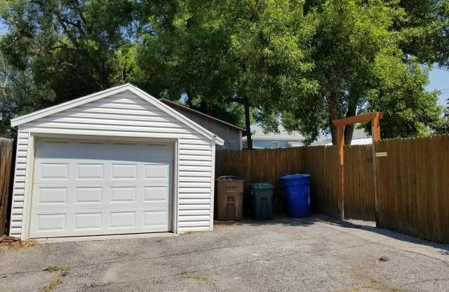 3 beds, 1 bath, $2,450