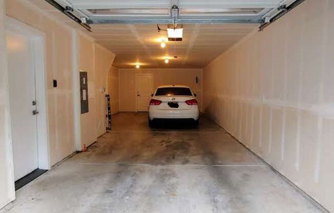 Stunning Contemporary Townhouse-Lynnwood