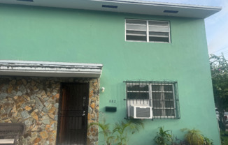 882 NW 2 ST