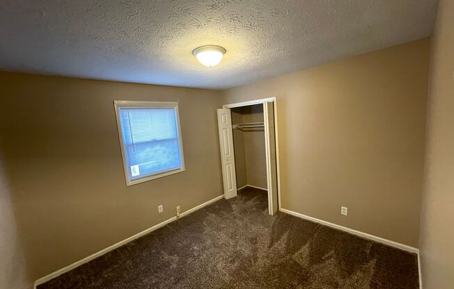 2 beds, 1 bath, $1,100, Unit 52 Morehouse Ct.