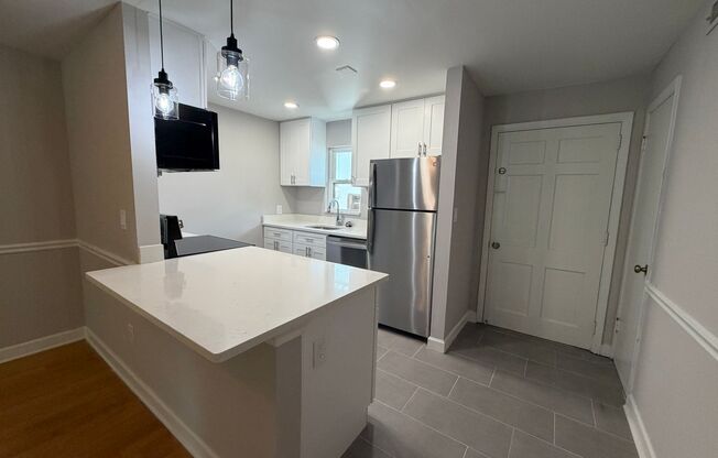 2 beds, 1 bath, 900 sqft, $2,495, Unit 121
