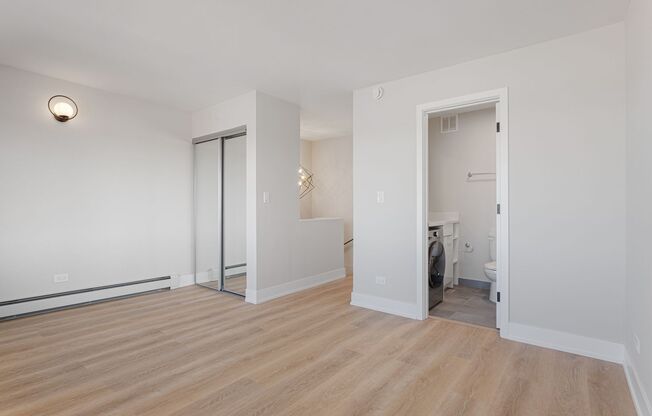 1 bed, 1.5 baths, 662 sqft, $2,400, Unit 18L