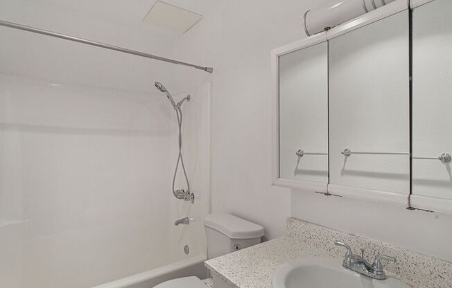 2 beds, 2 baths, 935 sqft, $2,550, Unit 025