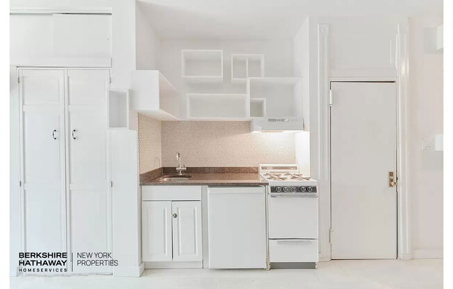 138 W 10 ST