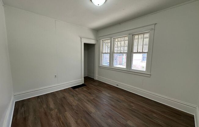 44 Vandine NE- Midtown! Water included, washer/dryer hook up
