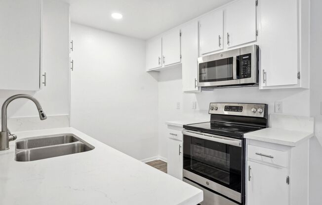 1 bed, 1 bath, 695 sqft, $1,898, Unit 208