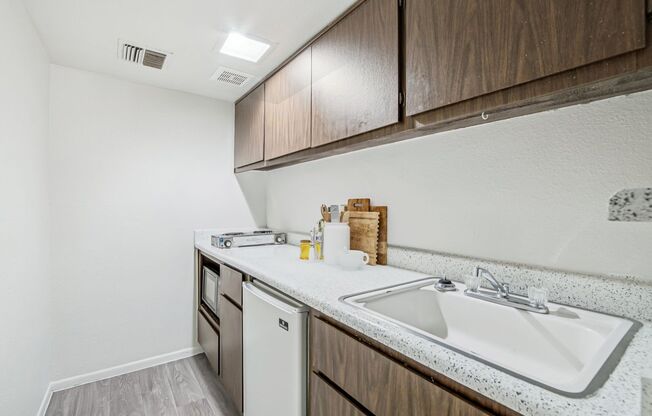 Studio, 1 bath, 350 sqft, $799, Unit 441