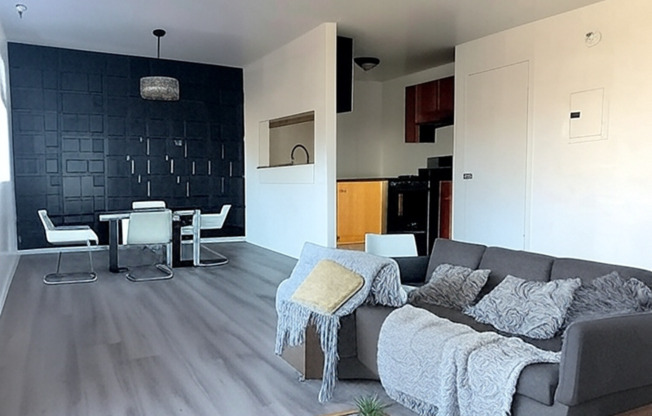 14746 Delano St Apt 1