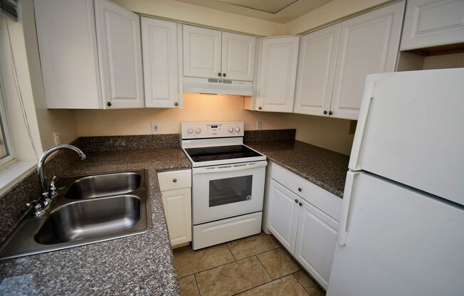 1 Bed Townhouse - 4770 Topaz #77 - Park Village