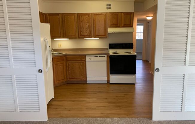 2 beds, 1 bath, 863 sqft, $1,900, Unit 5335 #3