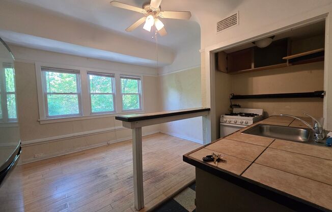 1503-15 E Kane Pl