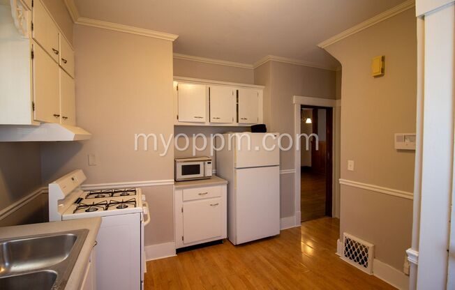 2 beds, 1 bath, 1,000 sqft, $1,045, Unit 4202/01