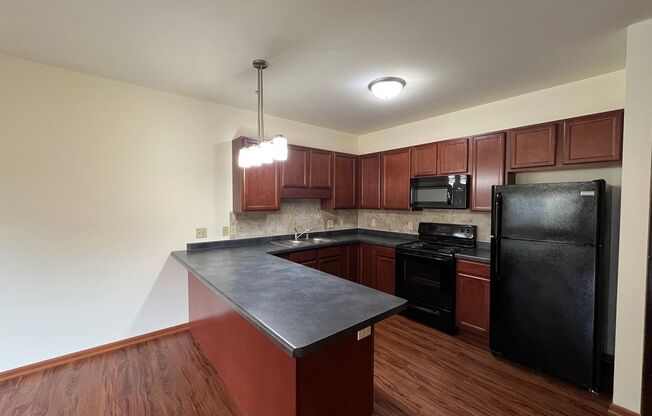 1 bed, 1 bath, 594 sqft, $1,275, Unit 224