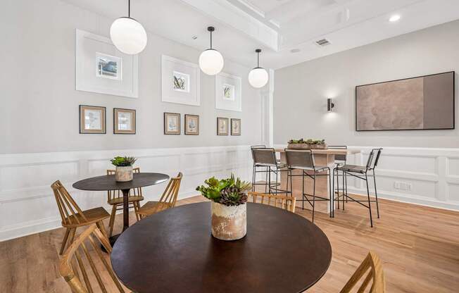 A dining room with a round table and chairs.