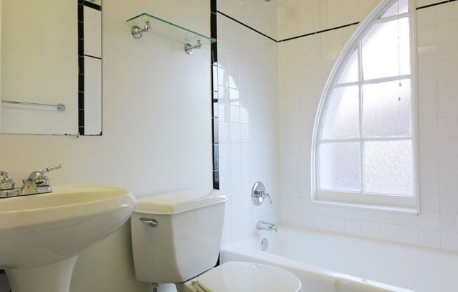 Studio, 1 bath, 480 sqft, $2,175, Unit 308