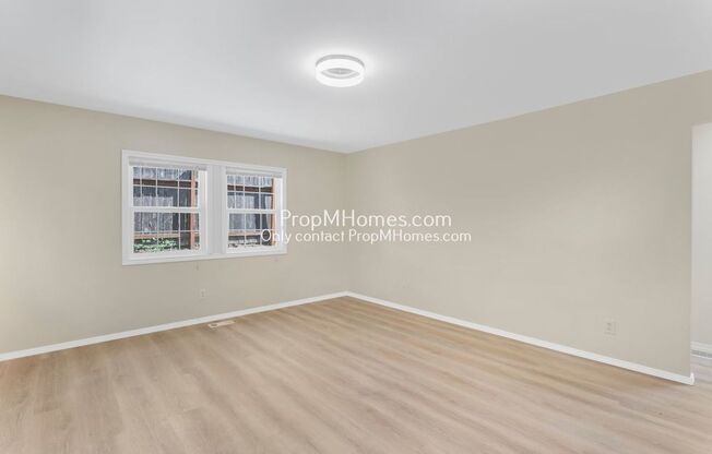 Light & Bright 2-Bedroom Home in SW - Huge Yard!