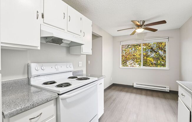 2 beds, 1 bath, 832 sqft, $1,479, Unit 4-40