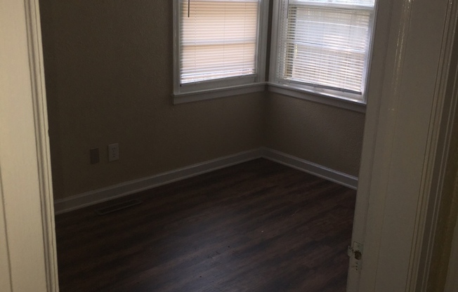 3 beds, 1 bath, $1,050