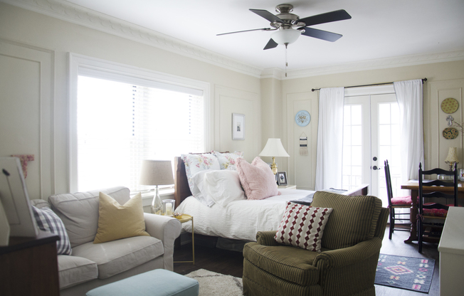 Studio, 1 bath, 300 sqft, $850, Unit 201