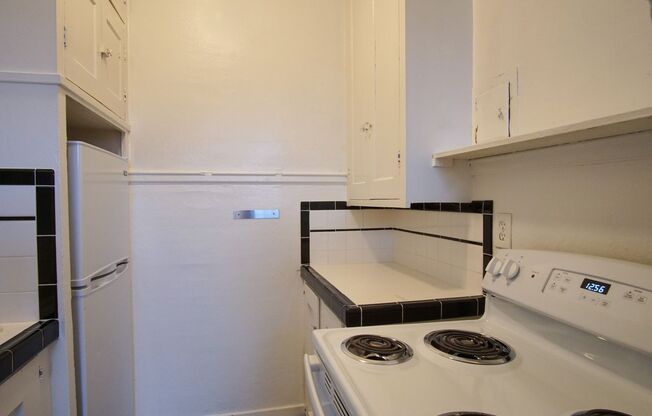 Studio, 1 bath, $1,195, Unit 05