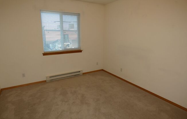 2 beds, 1 bath, $1,500, Unit Unit 12