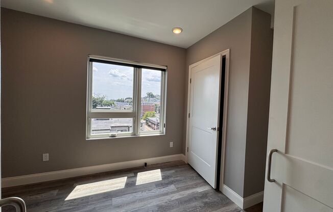 4 beds, 1 bath, 971 sqft, $3,800, Unit 214