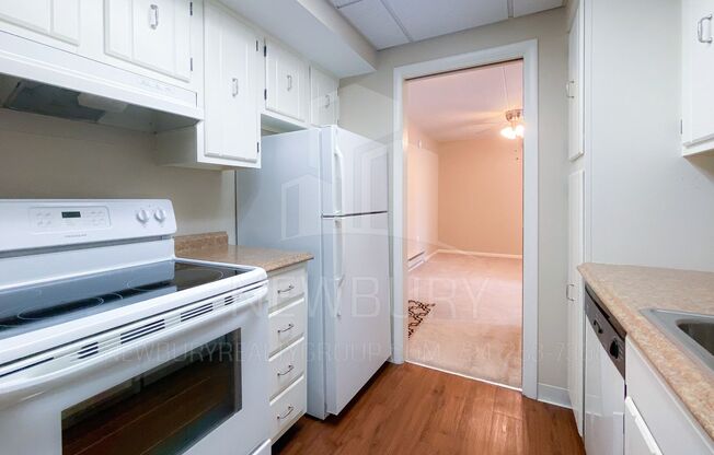 1 bed, 1 bath, 765 sqft, $835, Unit TH 405