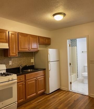 Studio, 1 bath, 999 sqft, $1,550, Unit 10