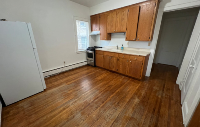 1805 11 AVE S