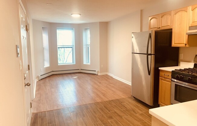 3 beds, 1 bath, $5,400, Unit 4