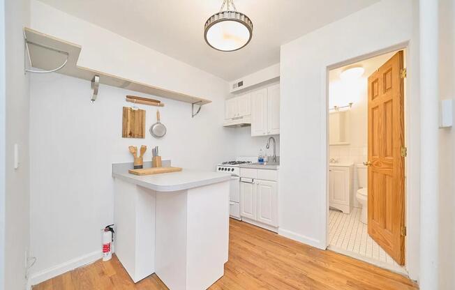 223 E 58 ST